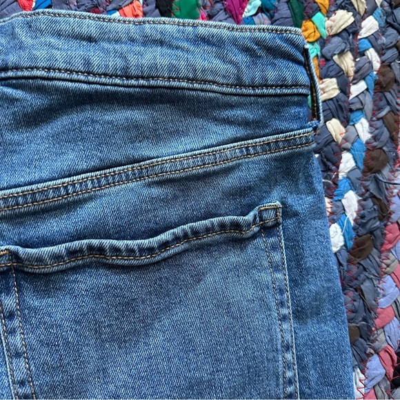 Old Navy OG Straight High Rise Blue Denim Distressed Jean Shorts Women’s Size 14 - Picture 11 of 14